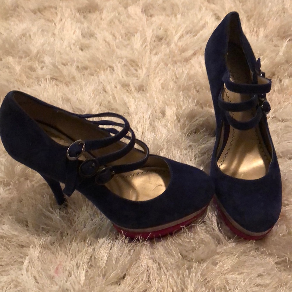 Heels - Picture 2 of 4